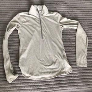 Under armour sweater size xs